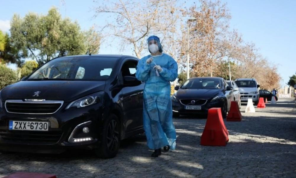 Χάρτης ECDC: Παραμένει στο «κόκκινο» σχεδόν όλη η Ελλάδα